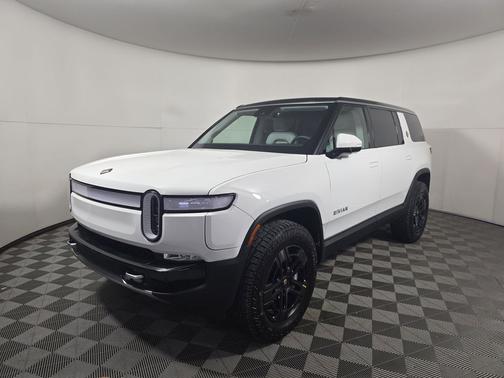 2024 Rivian R1S Adventure Package