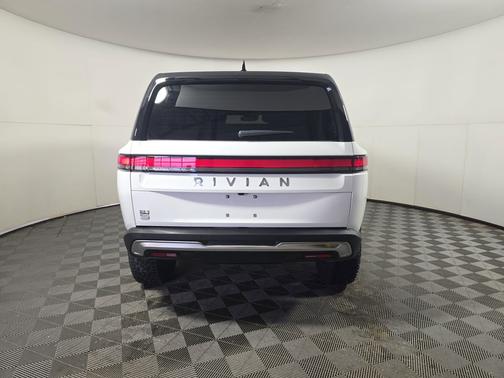 2024 Rivian R1S Adventure Package