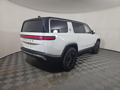 2024 Rivian R1S Adventure Package