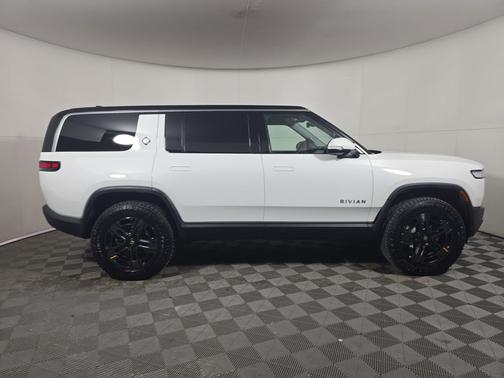 2024 Rivian R1S Adventure Package