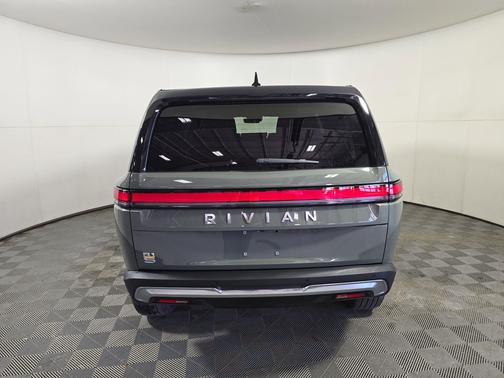 Launch Green 2022 Rivian R1S Launch Edition