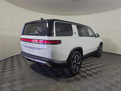 2023 Rivian R1S Adventure