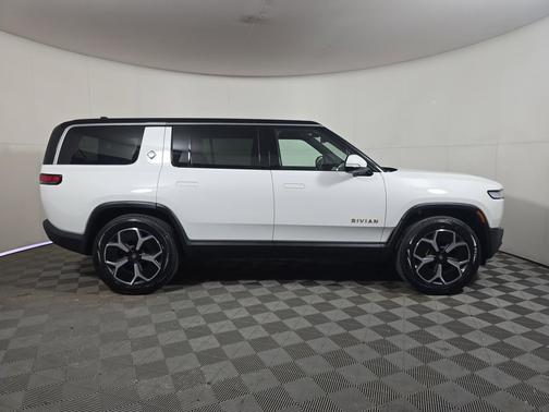 2023 Rivian R1S Adventure