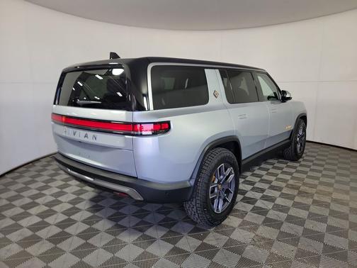 LA Silver 2024 Rivian R1S Launch Edition Quad Motor Large Pack
