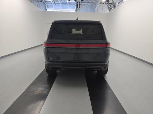 2025 Rivian R1S Ascend trim