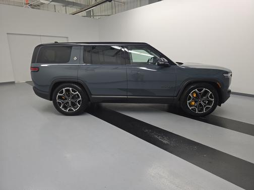 2025 Rivian R1S Ascend trim