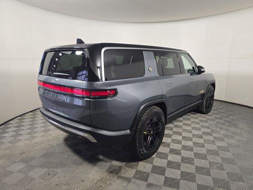 2023 Rivian R1S Adventure