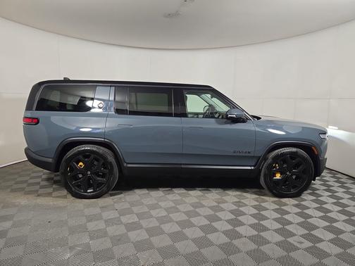 2025 Rivian R1S Ascend trim