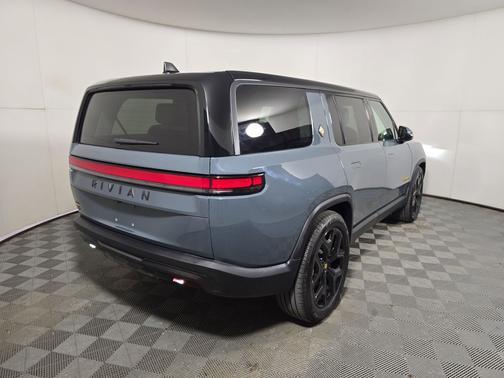 2025 Rivian R1S Ascend trim