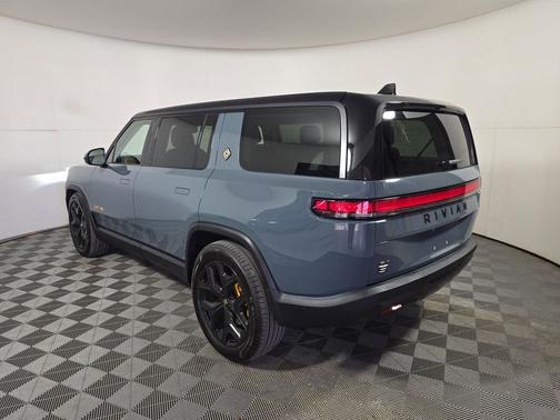 2025 Rivian R1S Ascend trim