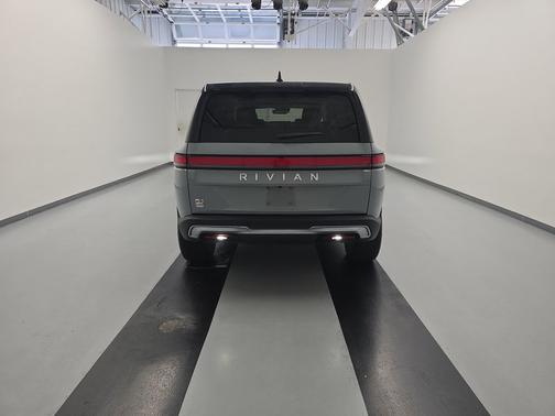 2023 Rivian R1S Adventure