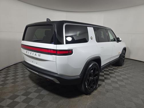 2023 Rivian R1S Adventure