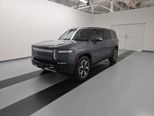 2024 Rivian R1S Adventure Package