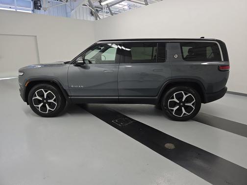 2024 Rivian R1S Adventure Package