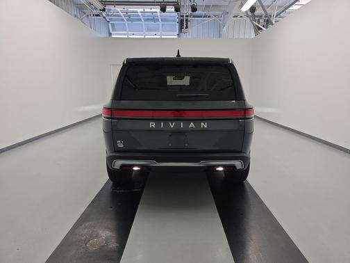 2024 Rivian R1S Adventure Package