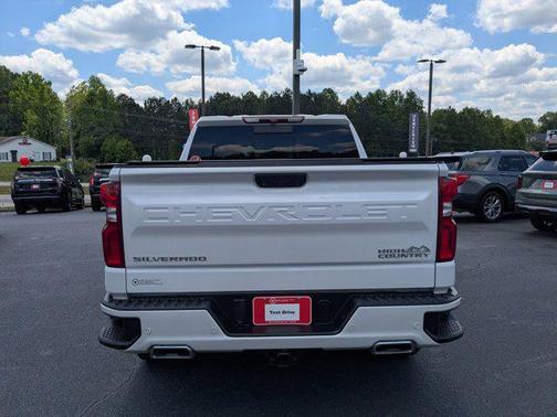 Iridescent Pearl Tricoat 2023 Chevrolet Silverado 1500 High Country