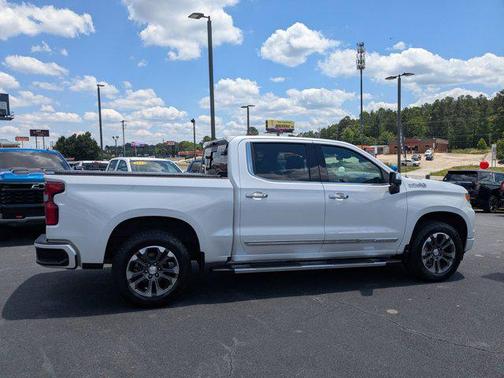 Iridescent Pearl Tricoat 2023 Chevrolet Silverado 1500 High Country