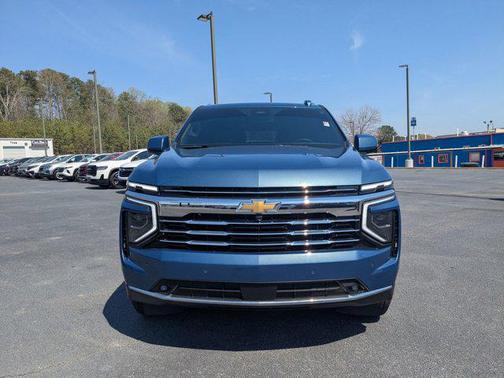 2025 Chevrolet Suburban LT