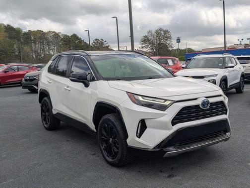 2022 Toyota RAV4 Hybrid SE