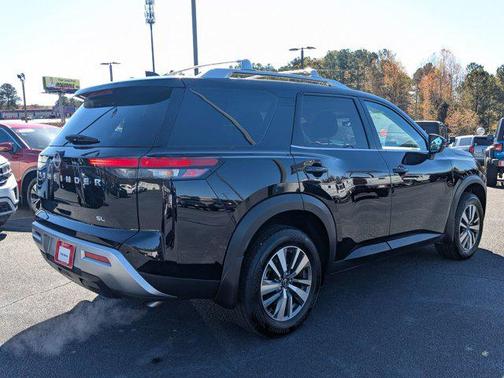 2025 Nissan Pathfinder SL FWD