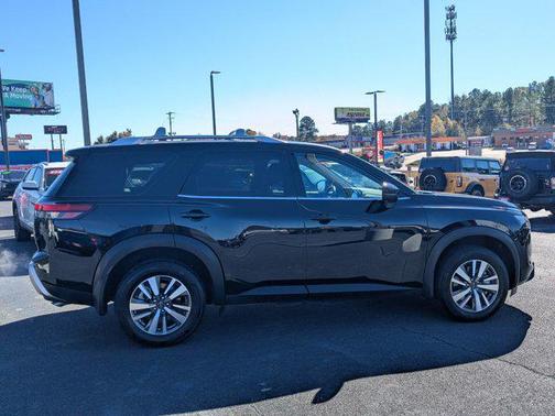 2025 Nissan Pathfinder SL FWD