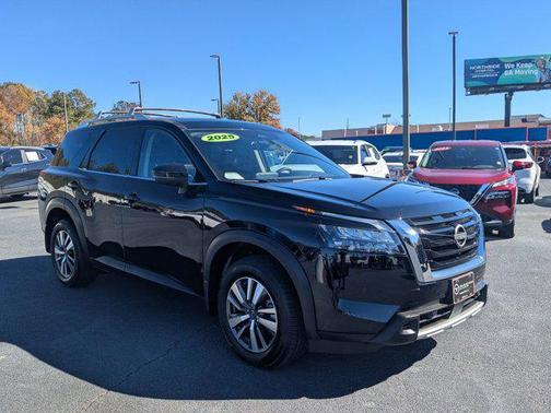 2025 Nissan Pathfinder SL FWD