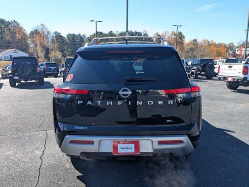 2025 Nissan Pathfinder SL FWD