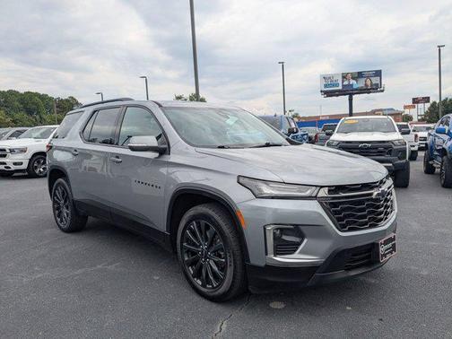 Sterling Gray Metallic 2023 Chevrolet Traverse RS