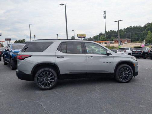 Sterling Gray Metallic 2023 Chevrolet Traverse RS