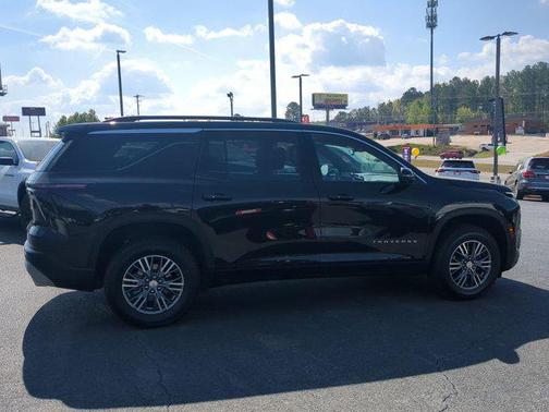 Mosaic Black Metallic 2024 Chevrolet Traverse LT