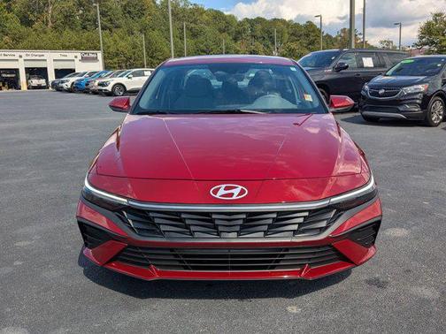 2025 Hyundai ELANTRA SE