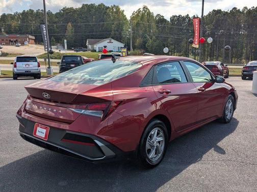 2025 Hyundai ELANTRA SE