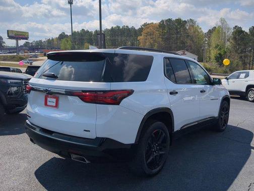 Summit White 2022 Chevrolet Traverse Premier