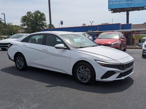 2024 Hyundai ELANTRA SEL