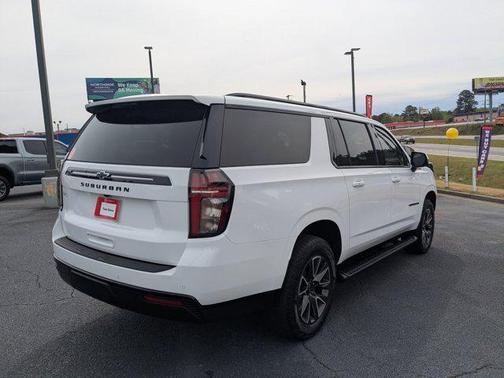 Summit White 2024 Chevrolet Suburban 4WD Z71