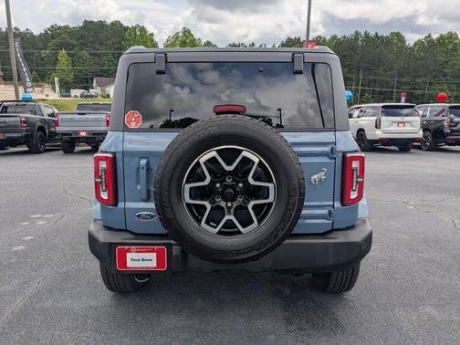 Azure Gray Metallic Tri-Coat 2024 Ford Bronco Outer Banks
