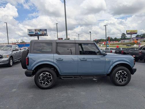 Azure Gray Metallic Tri-Coat 2024 Ford Bronco Outer Banks