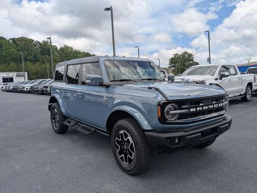 Azure Gray Metallic Tri-Coat 2024 Ford Bronco Outer Banks