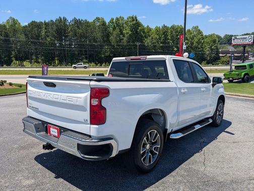Summit White 2022 Chevrolet Silverado 1500 LT