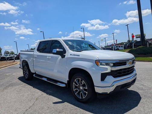 Summit White 2022 Chevrolet Silverado 1500 LT