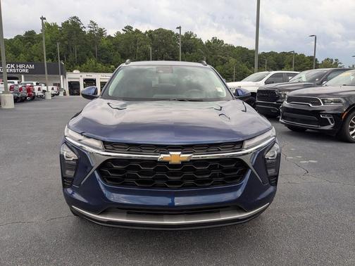 Blue Glow Metallic 2024 Chevrolet Trax LT