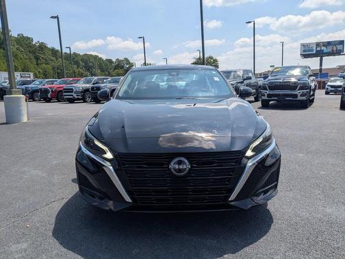 Super Black 2023 Nissan Altima 2.5 SV