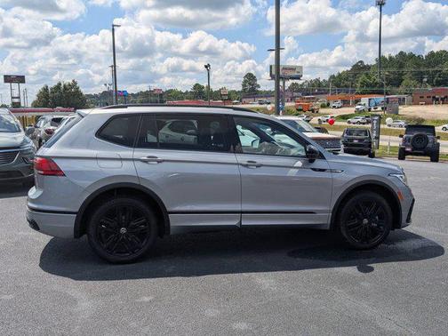 2022 Volkswagen Tiguan 2.0T SE R-Line Black 4MOTION