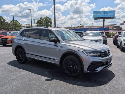 2022 Volkswagen Tiguan 2.0T SE R-Line Black 4MOTION