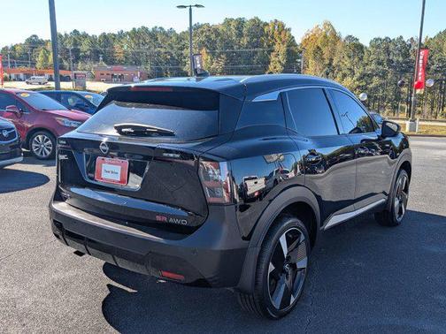 2025 Nissan Kicks SR
