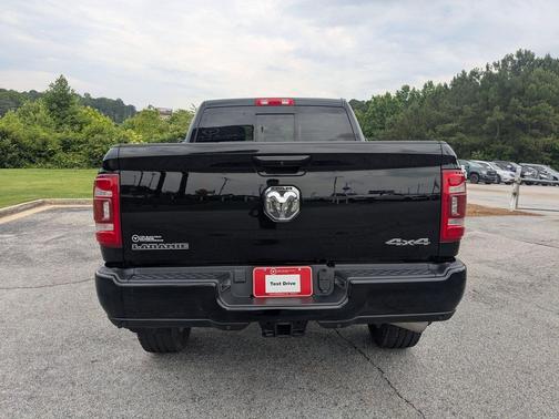 Diamond Black Crystal Pearlcoat 2023 RAM 2500 Laramie Crew Cab 4x4 6'4' Box