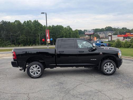 Diamond Black Crystal Pearlcoat 2023 RAM 2500 Laramie Crew Cab 4x4 6'4' Box
