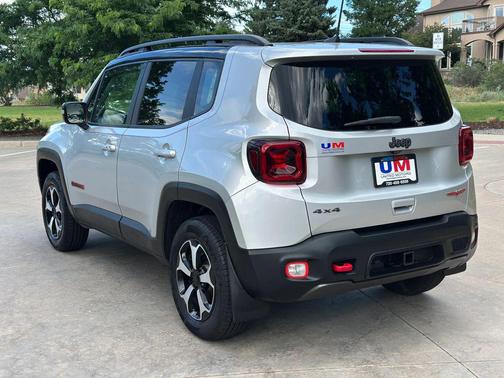 Glacier Metallic Clearcoat 2019 Jeep Renegade Trailhawk