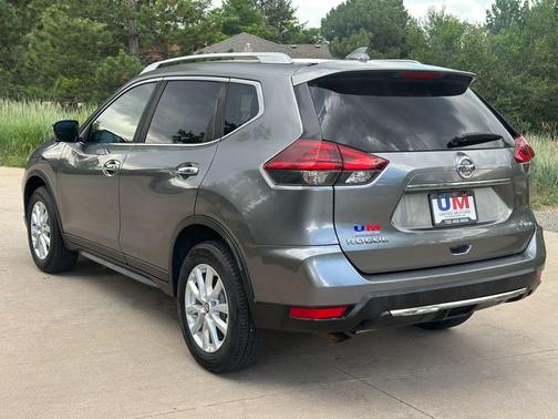 Gun Metallic 2018 Nissan Rogue SV