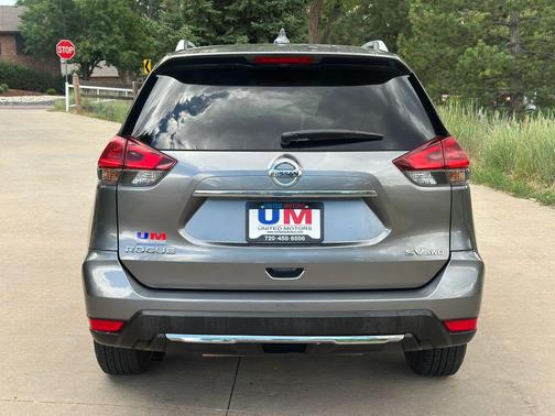 Gun Metallic 2018 Nissan Rogue SV
